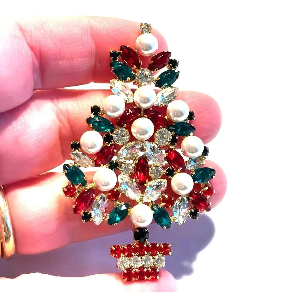 Christmas tree brooch ornate gold festive red & green rhinestones & pearl beads